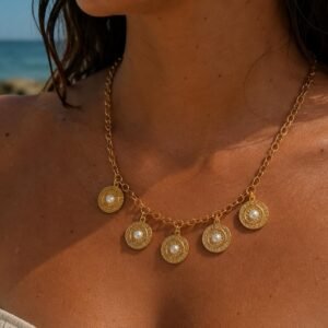 Collier doré à médaillons et perles blanches en acier inoxydable